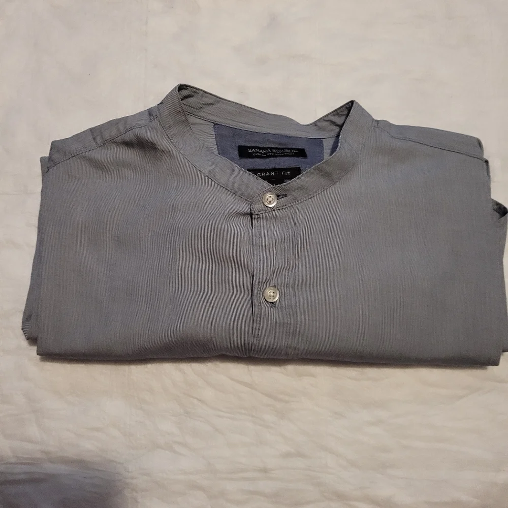 Banana Republic Men's Size Large Button Up Shirt